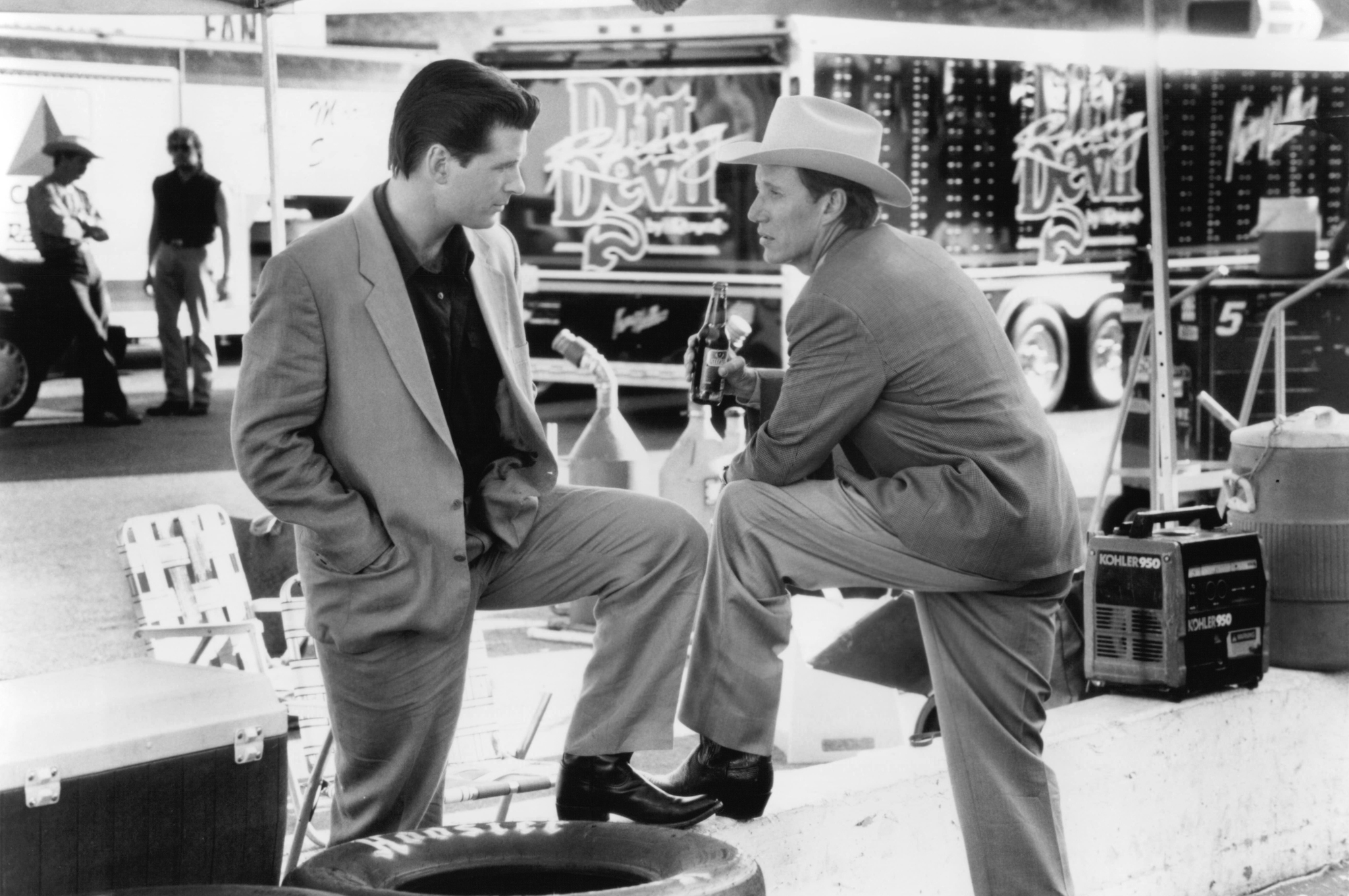 Still of James Woods and Alec Baldwin in The Getaway (1994)