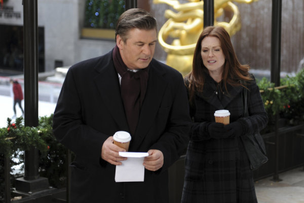 Still of Julianne Moore and Alec Baldwin in 30 Rock (2006)