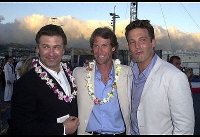 Ben Affleck, Alec Baldwin and Michael Bay at event of Perl Harboras (2001)