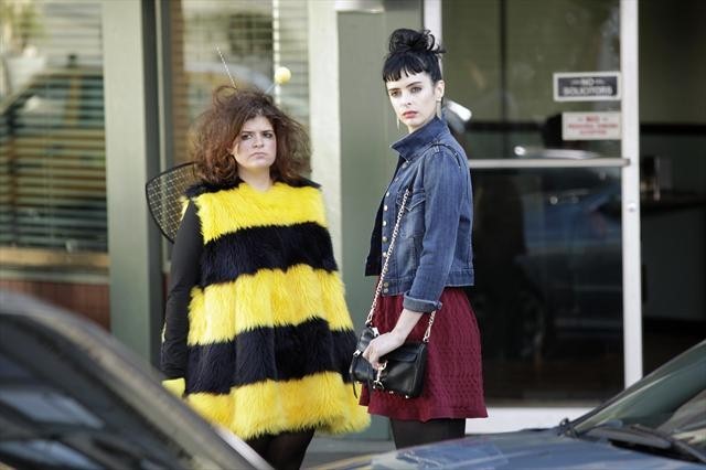 Still of Krysten Ritter and Celia Finkelstein in Don't Trust the B---- in Apartment 23 (2012)