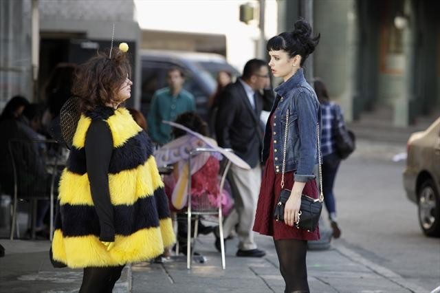 Still of Krysten Ritter and Celia Finkelstein in Don't Trust the B---- in Apartment 23 (2012)