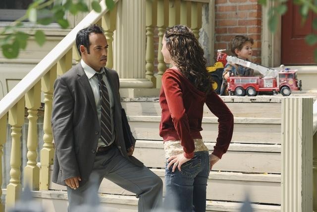 Still of Shaun Majumder and Melissa Bowers in Detroit 1-8-7 (2010)