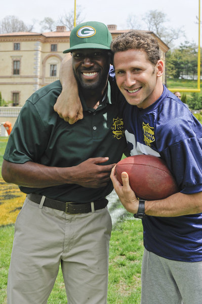 Still of Mark Feuerstein and Greg Jennings in Royal Pains (2009)