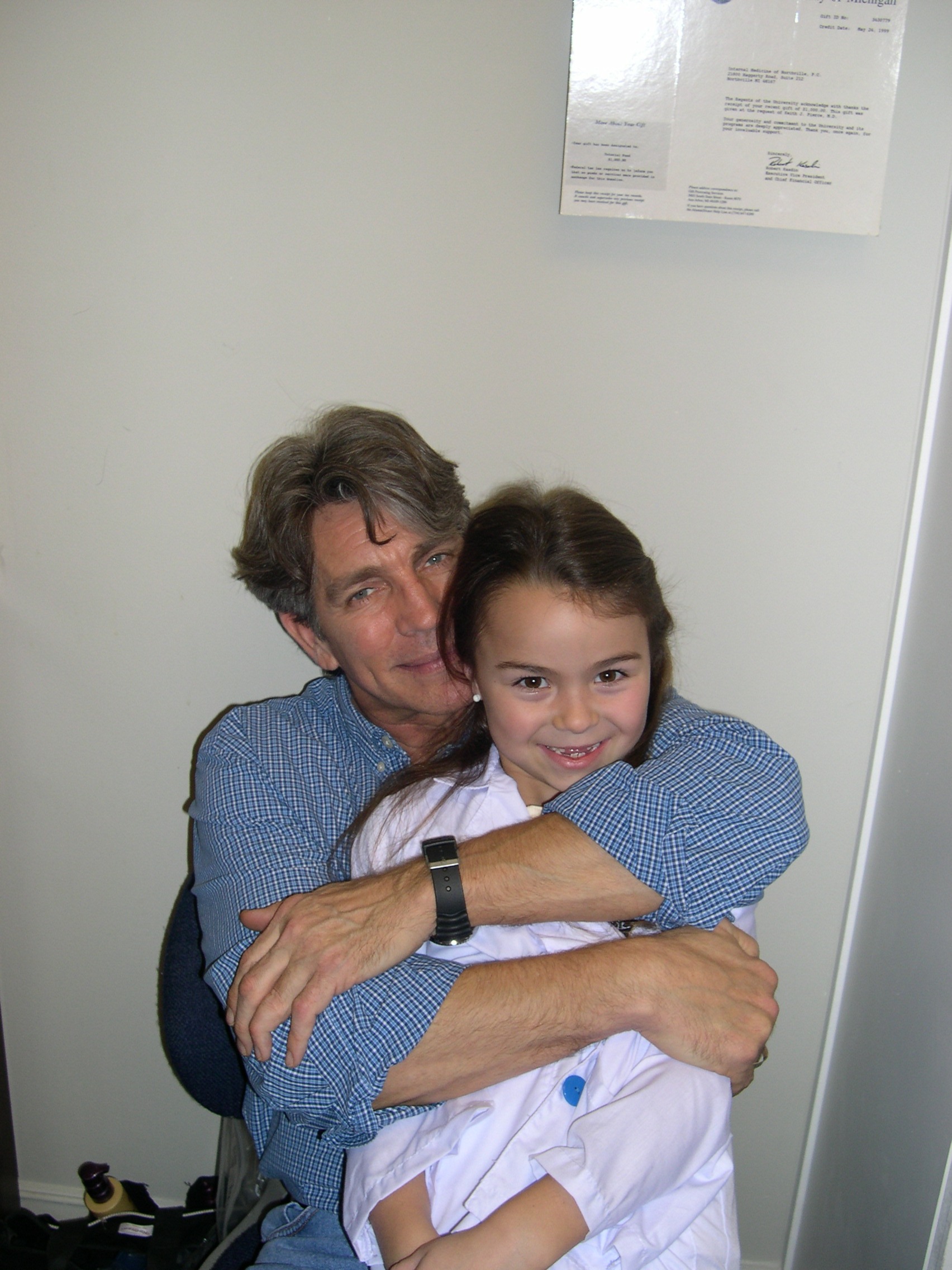 Jacquelyn and Eric Roberts on set of 