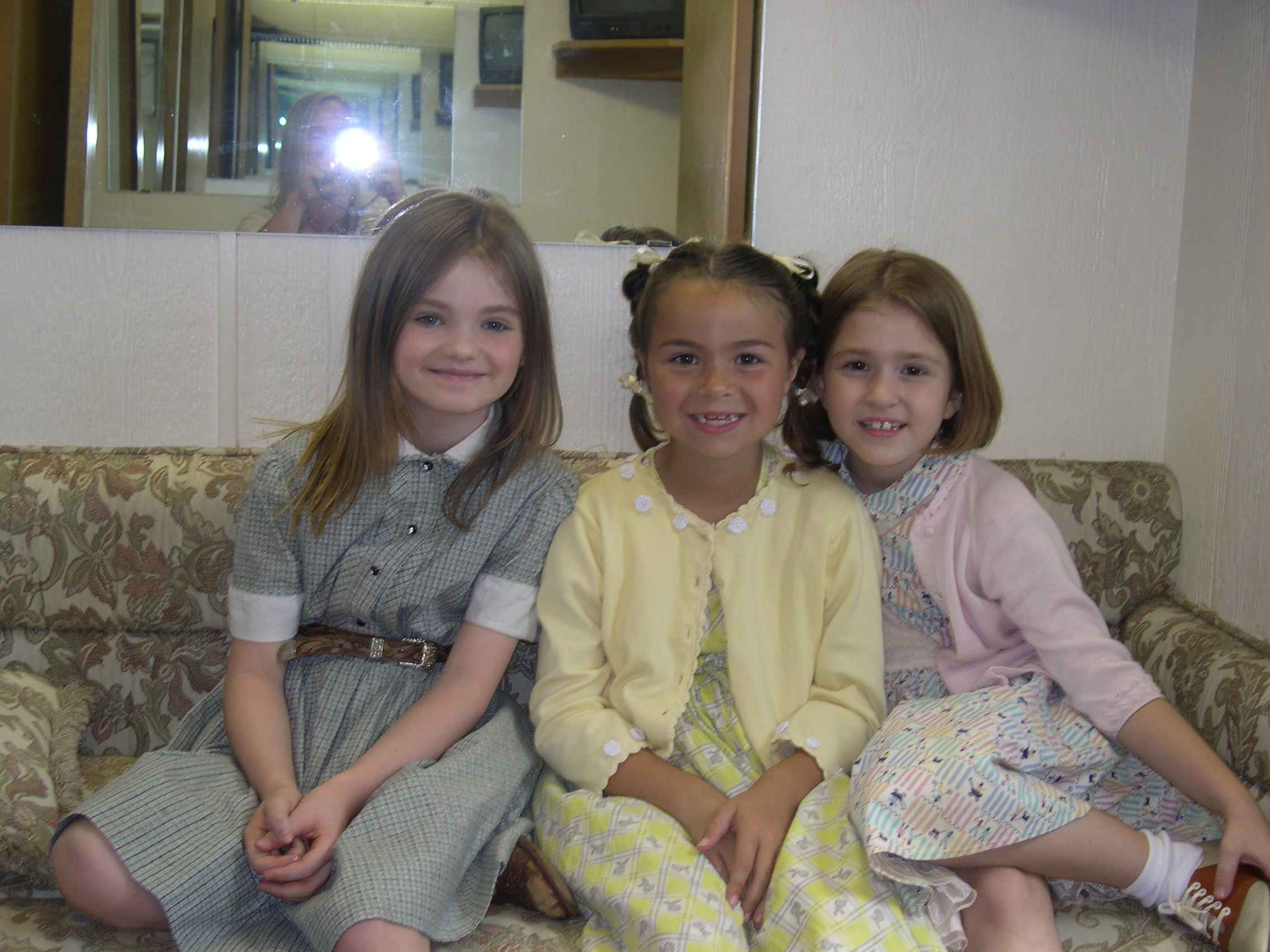 Morgan Lily, Jacquelyn and Elle on set of 