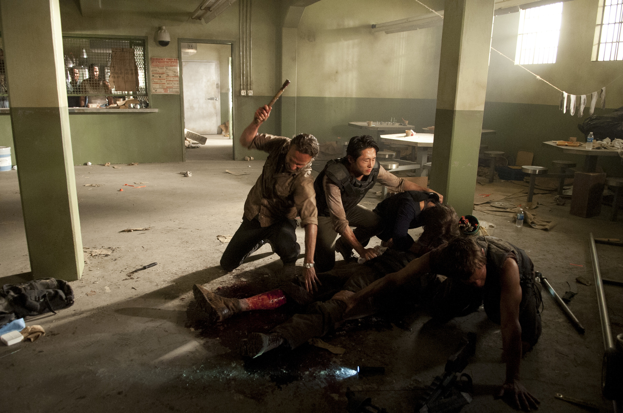 Still of Norman Reedus, Andrew Lincoln, Lauren Cohan and Steven Yeun in Vaiksciojantys negyveliai (2010)