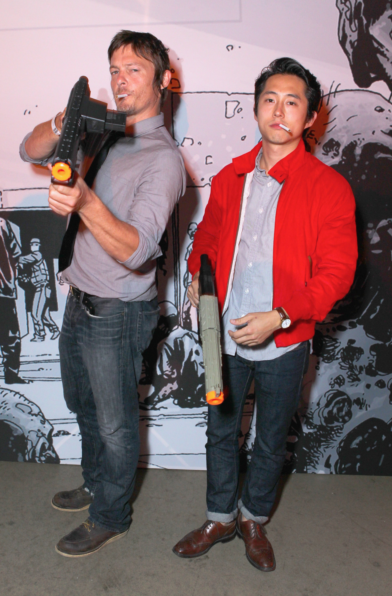 Norman Reedus and Steven Yeun at event of Vaiksciojantys negyveliai (2010)