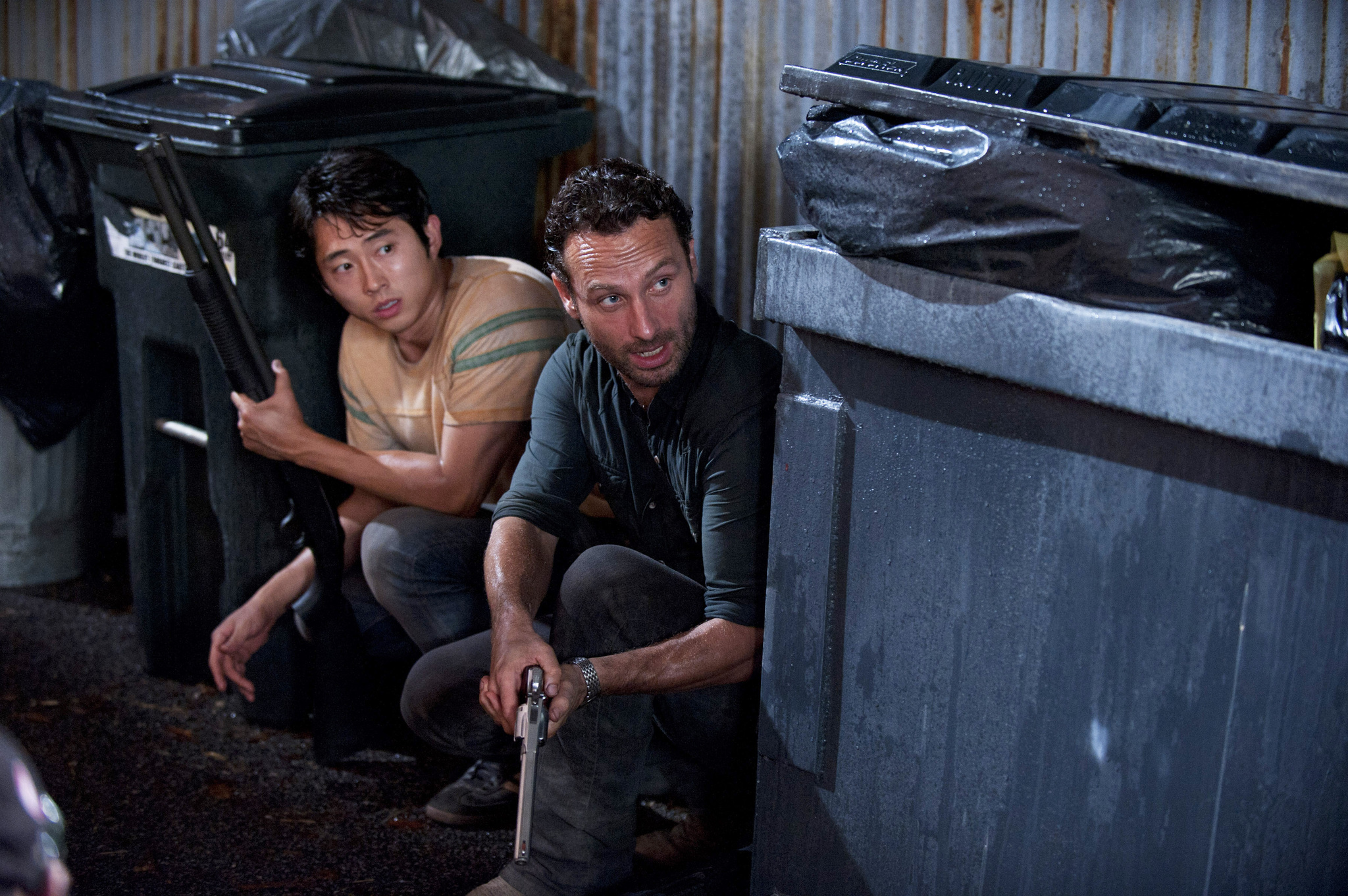 Still of Andrew Lincoln and Steven Yeun in Vaiksciojantys negyveliai (2010)