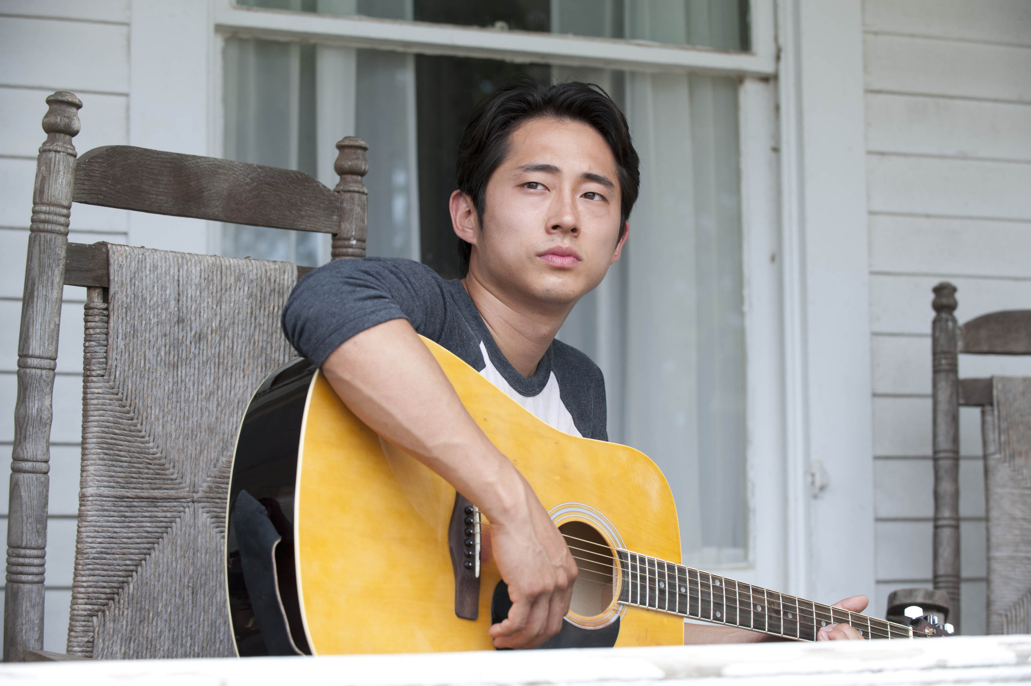 Still of Steven Yeun in Vaiksciojantys negyveliai (2010)