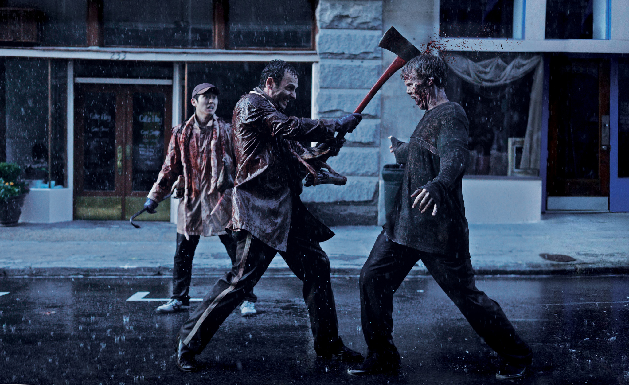 Still of Andrew Lincoln and Steven Yeun in Vaiksciojantys negyveliai (2010)