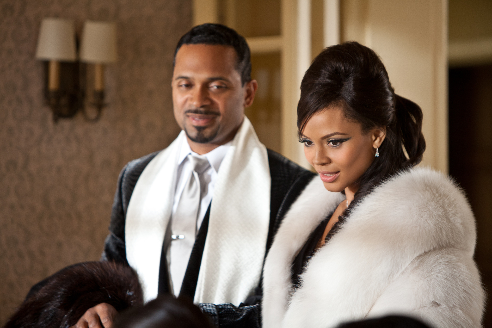 Still of Carmen Ejogo and Mike Epps in Sparkle (2012)