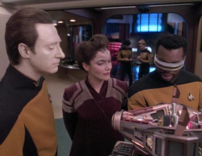 Star Trek: The Next Generation - Episode The Quality of Life - Lena Banks behind LaVar Burton - center right