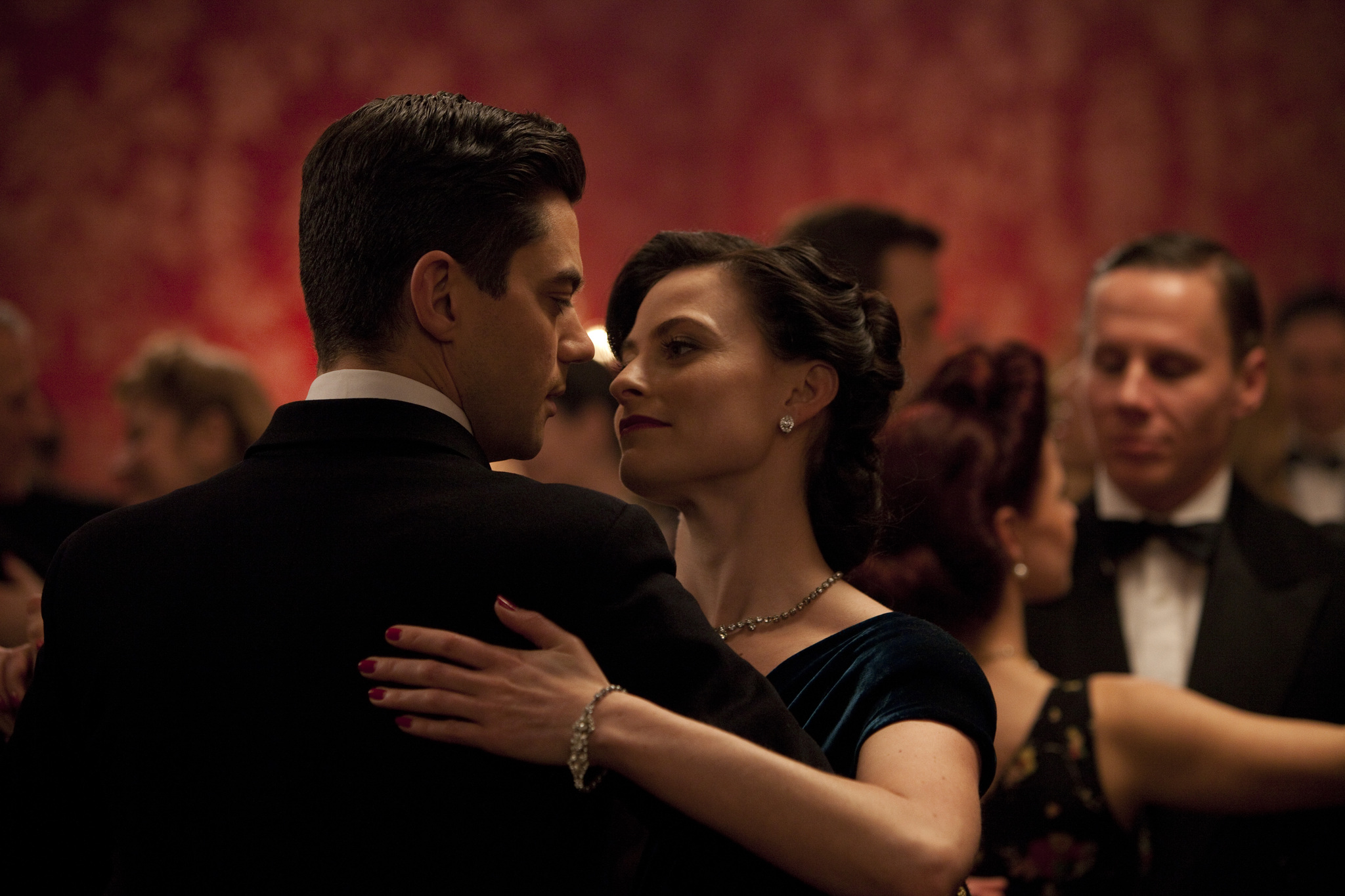 Still of Egon Endrényi, Camilla Rutherford, Pip Torrens, Dominic Cooper and Lara Pulver in Fleming (2014)