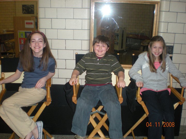 Emily Sarah Stikeman, Robert Capron, and Kallie Tabor on the set of Bride Wars