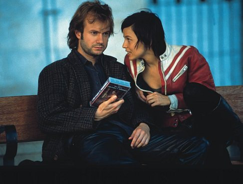 Still of Elena Anaya and Tristán Ulloa in Lucía y el sexo (2001)