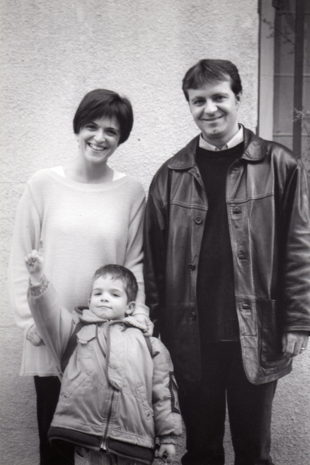 Still of Maite Ferrer, Manel Madriles and Sergi Madriles in La acera (2002)