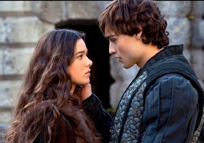 Still of Hailee Steinfeld and Douglas Booth in Romeo & Juliet (2013)