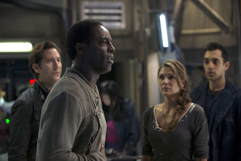 Still of Henry Ian Cusick, Paige Turco, Isaiah Washington and Sachin Sahel in The 100 (2014)