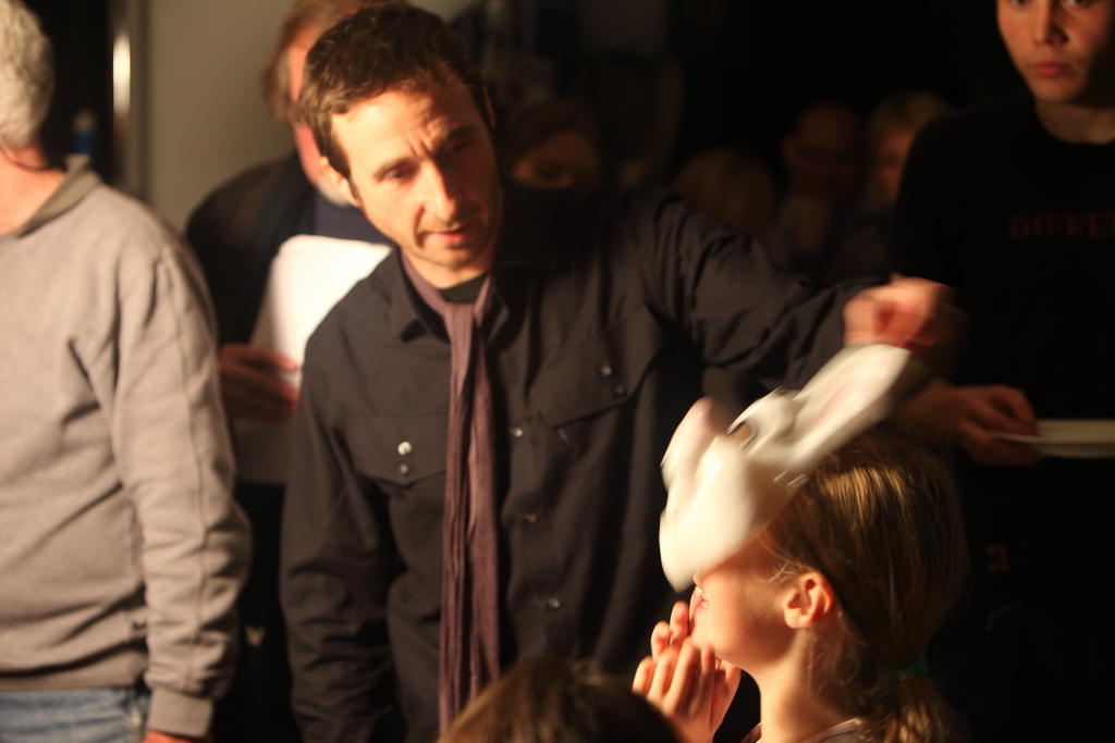 On set with his daughter milla