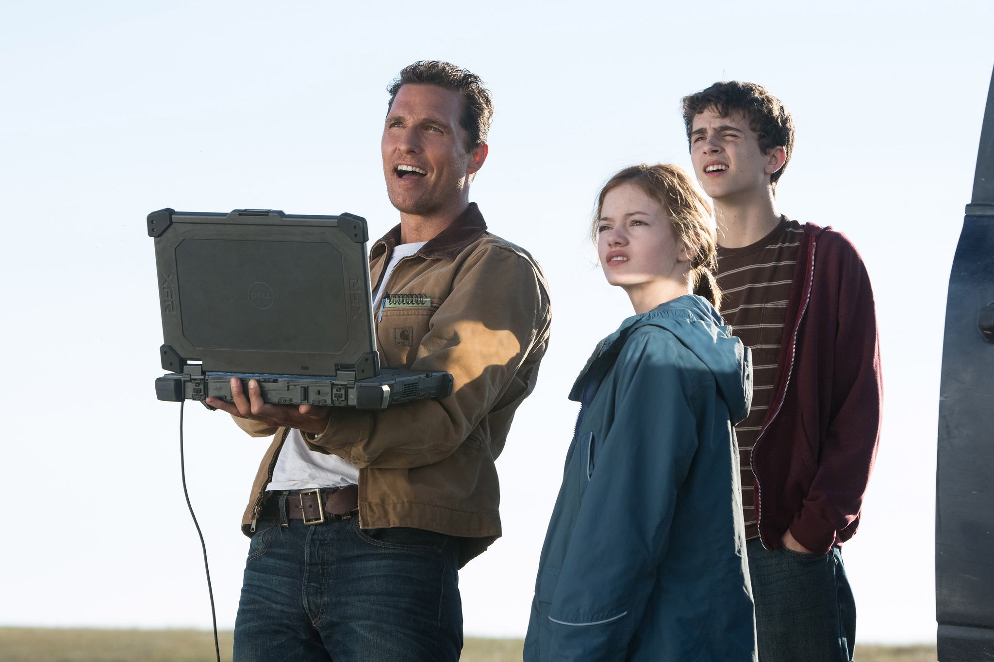 Still of Matthew McConaughey, Timothée Chalamet and Mackenzie Foy in Tarp zvaigzdziu (2014)