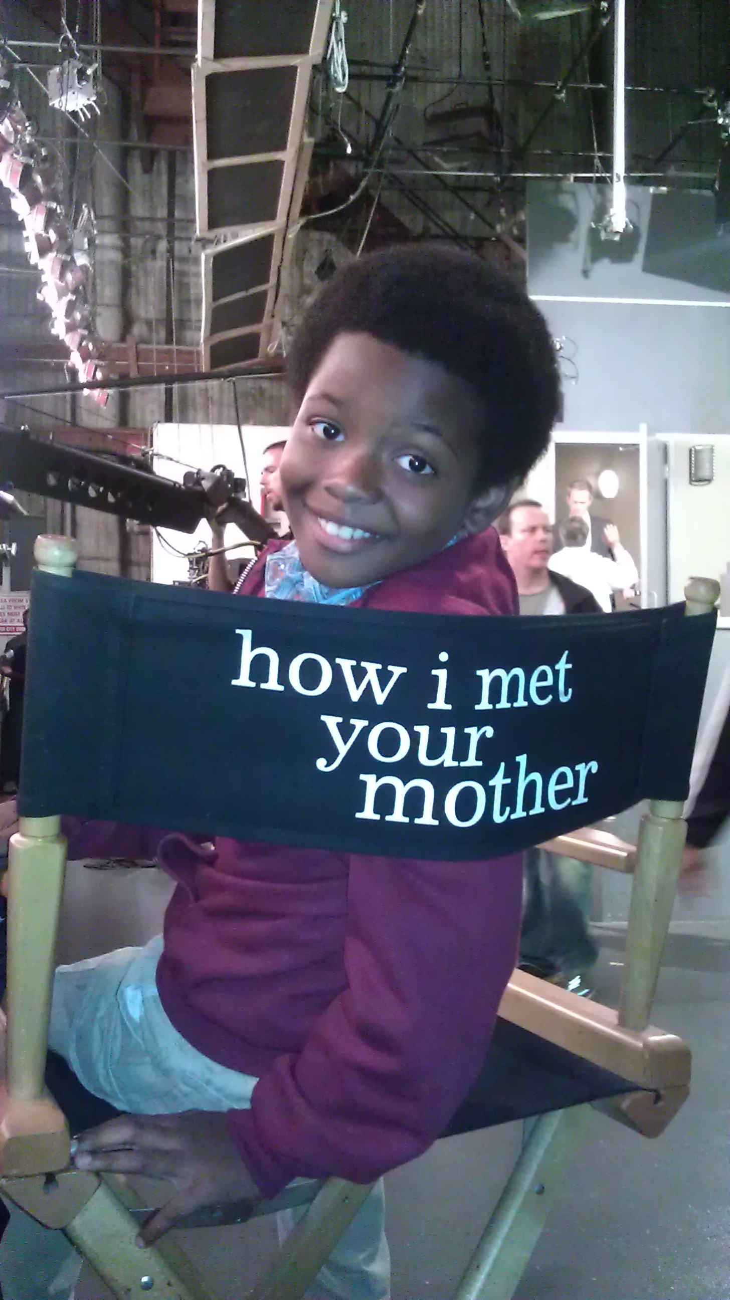 Dusan Brown on the set of How I Met Your Mother, episode 7.09 