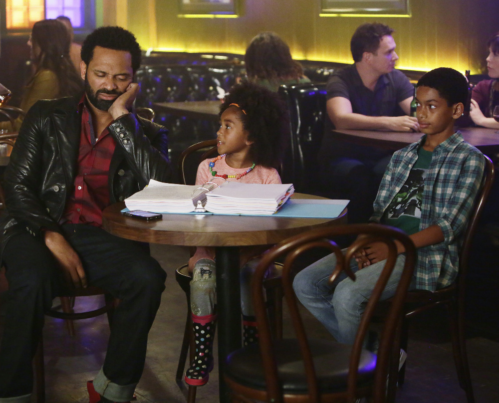 Still of Mike Epps, Sayeed Shahidi and Aalyrah Caldwell in Uncle Buck (2015)