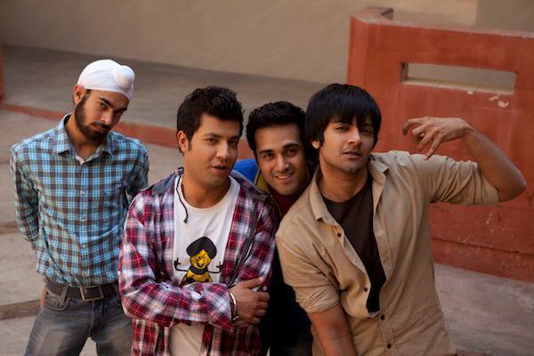 Still of Ali Fazal, Manjot Singh and Pulkit Samrat in Fukrey (2013)