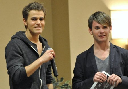 Joshua and Paul Wesley at one of Eyecon's Vampire Diaries/Originals Conventions