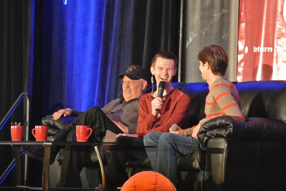 Joshua sharing laughs with Lee Norris and Barry Corbin at Eyecon's One Tree Hill Convention