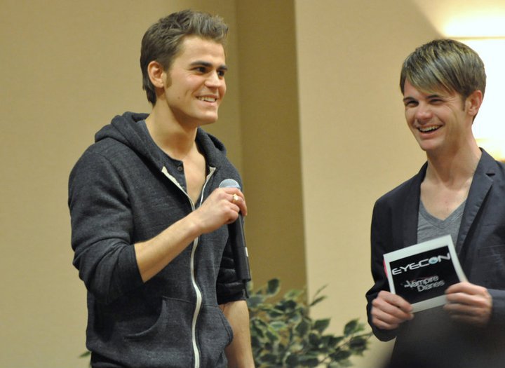 Joshua hosting Eyecons The Vampire Diaries/The Originals Convention with Paul Wesley