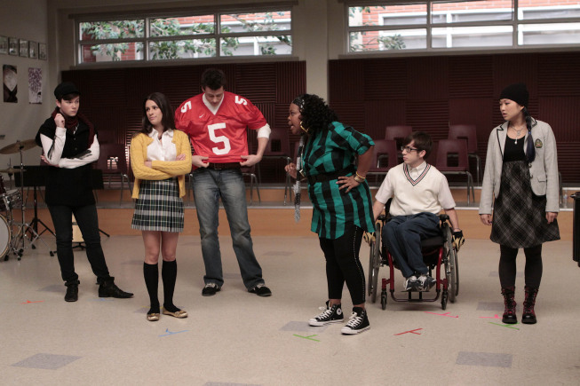Still of Lea Michele, Cory Monteith, Kevin McHale, Chris Colfer, Jenna Ushkowitz and Amber Riley in Glee (2009)