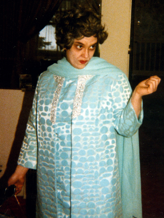 Uncle Alice as Aunt Viv in HOUSE OF SIN (1985)
