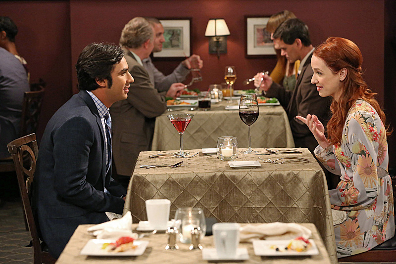 Still of Kunal Nayyar and Laura Spencer in Didziojo sprogimo teorija (2007)