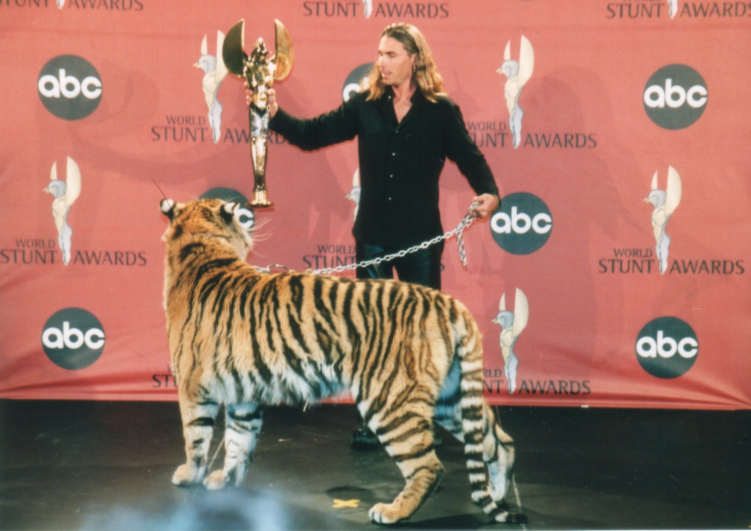 Randy Miller and Tara the tiger at the 2001 World Stunt Awards