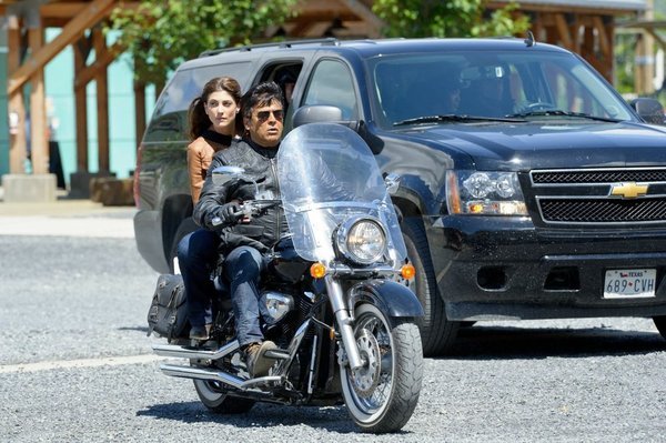 Still of Erik Estrada and Julia Benson in Chupacabra vs. the Alamo (2013)