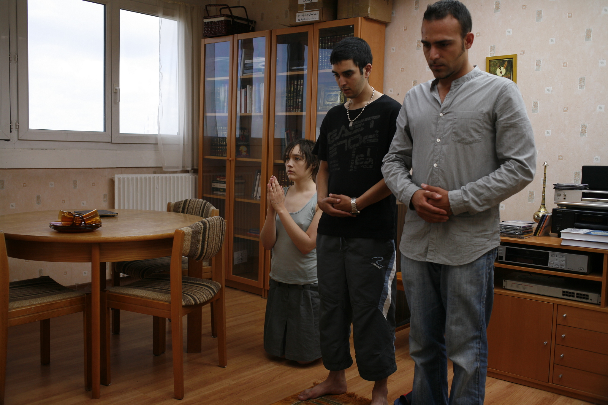 Still of Julie Sokolowski, Karl Sarafidis and Yassine Salime in Hadewijch (2009)