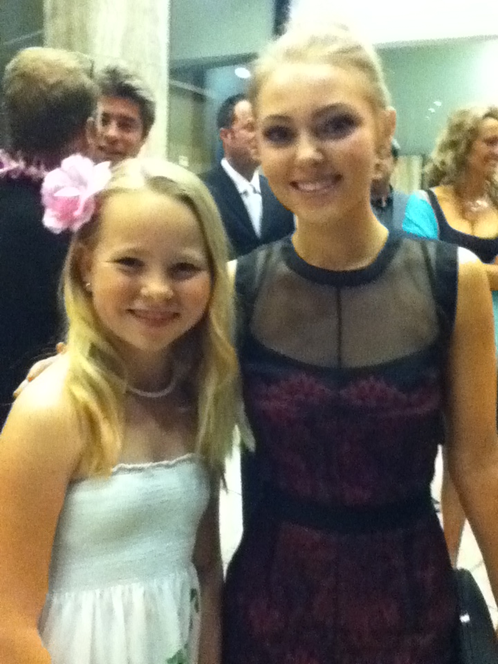 Amber with AnnaSophia Robb at the premiere of 