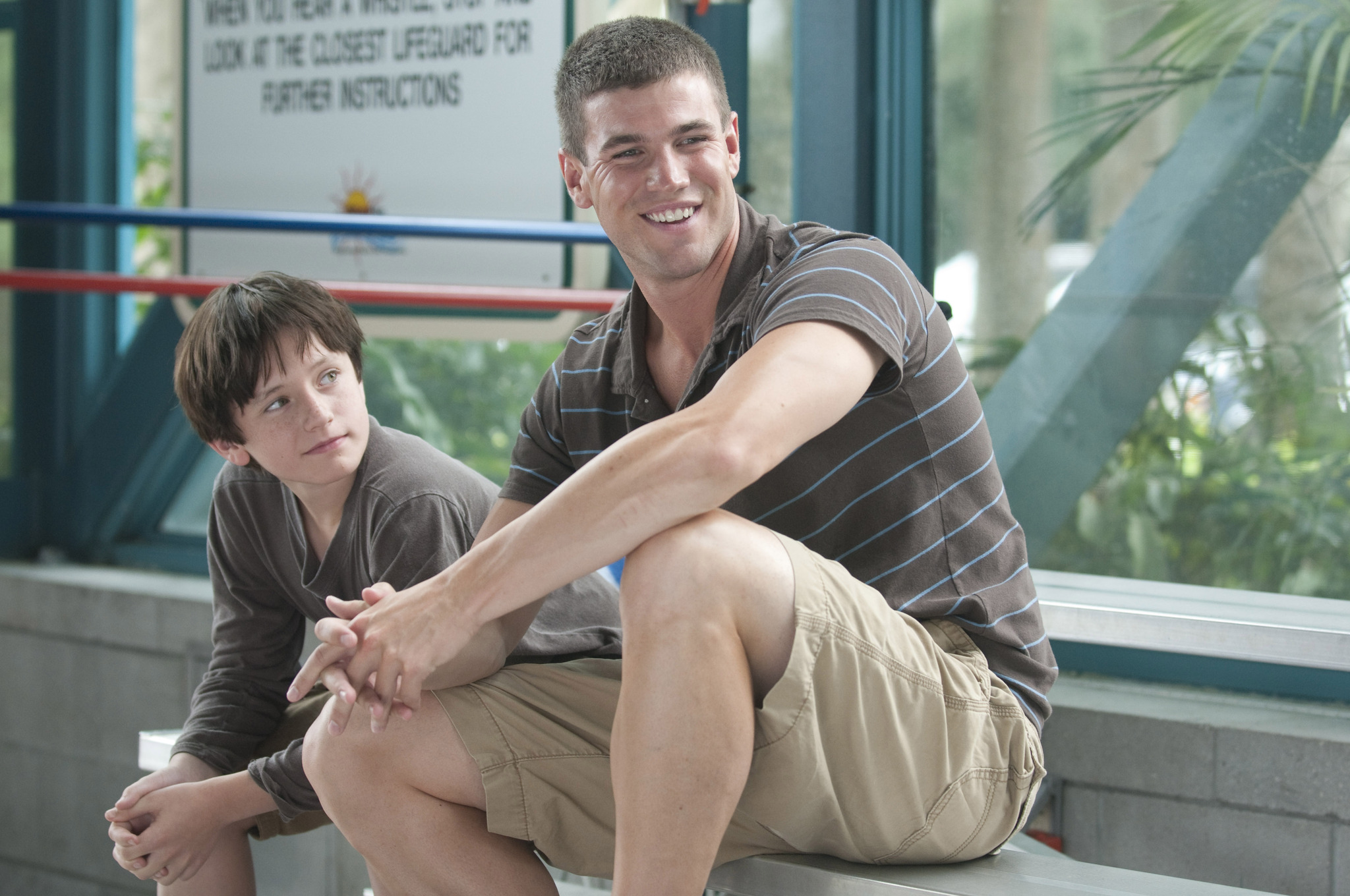 Still of Nathan Gamble and Austin Stowell in Dolphin Tale (2011)
