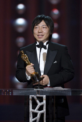 Kunio Kato accepts the Oscar® for Short Film (Animated) for 