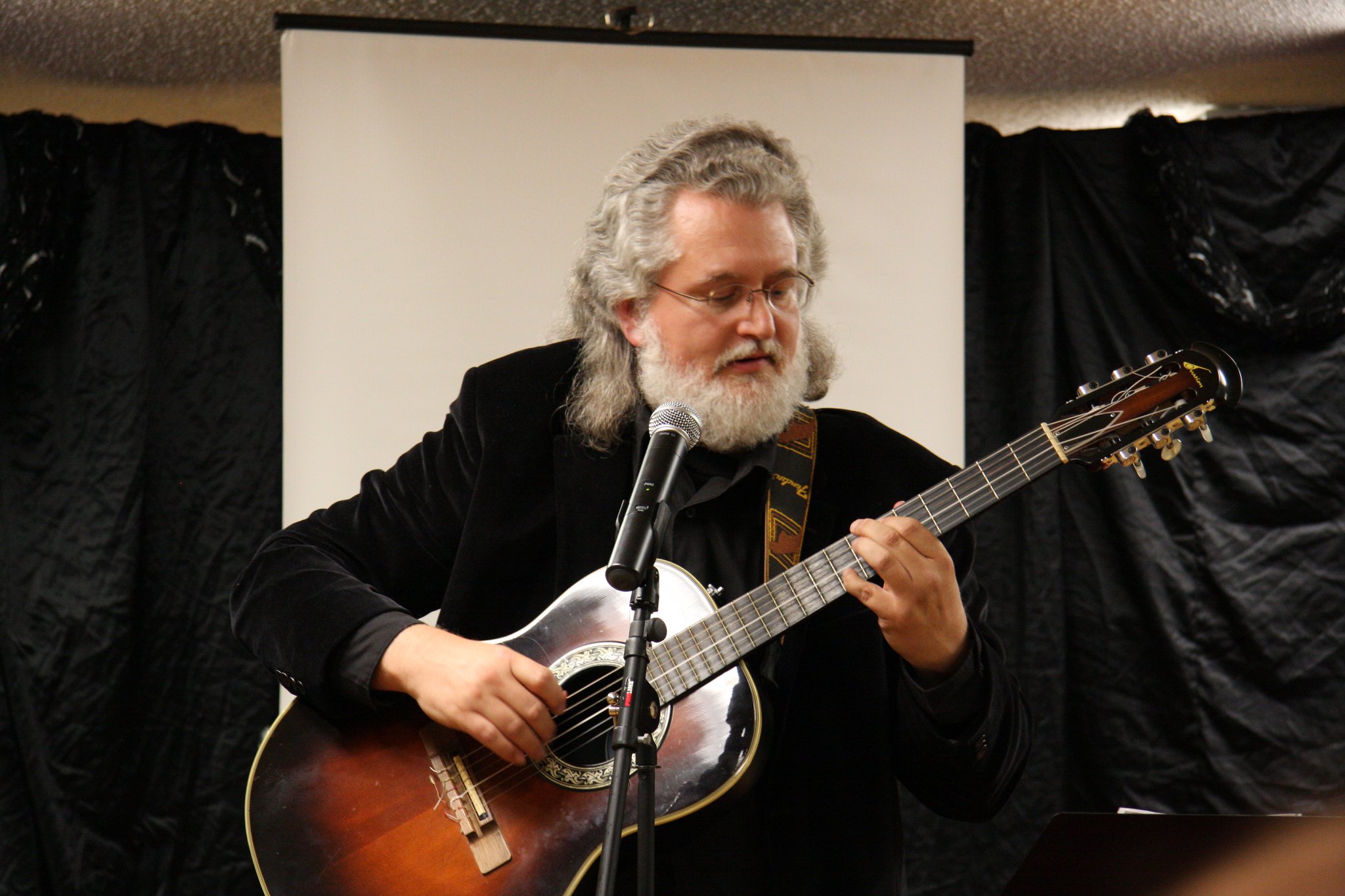 Mark Connelly Wilson plays classical guitar.