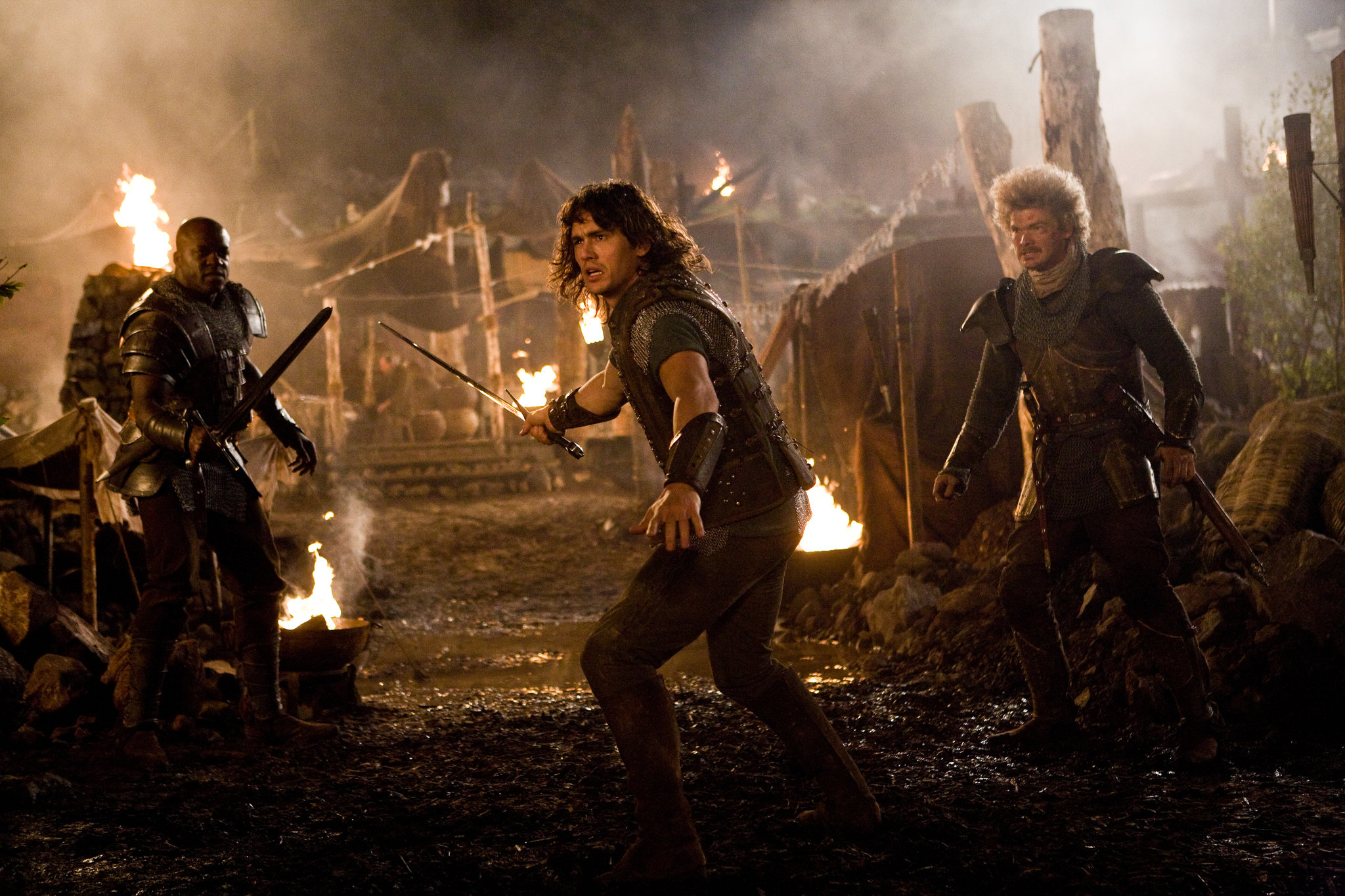 Still of James Franco, Deobia Oparei, Danny McBride and Simon Farnaby in Jusu nesvankybe (2011)