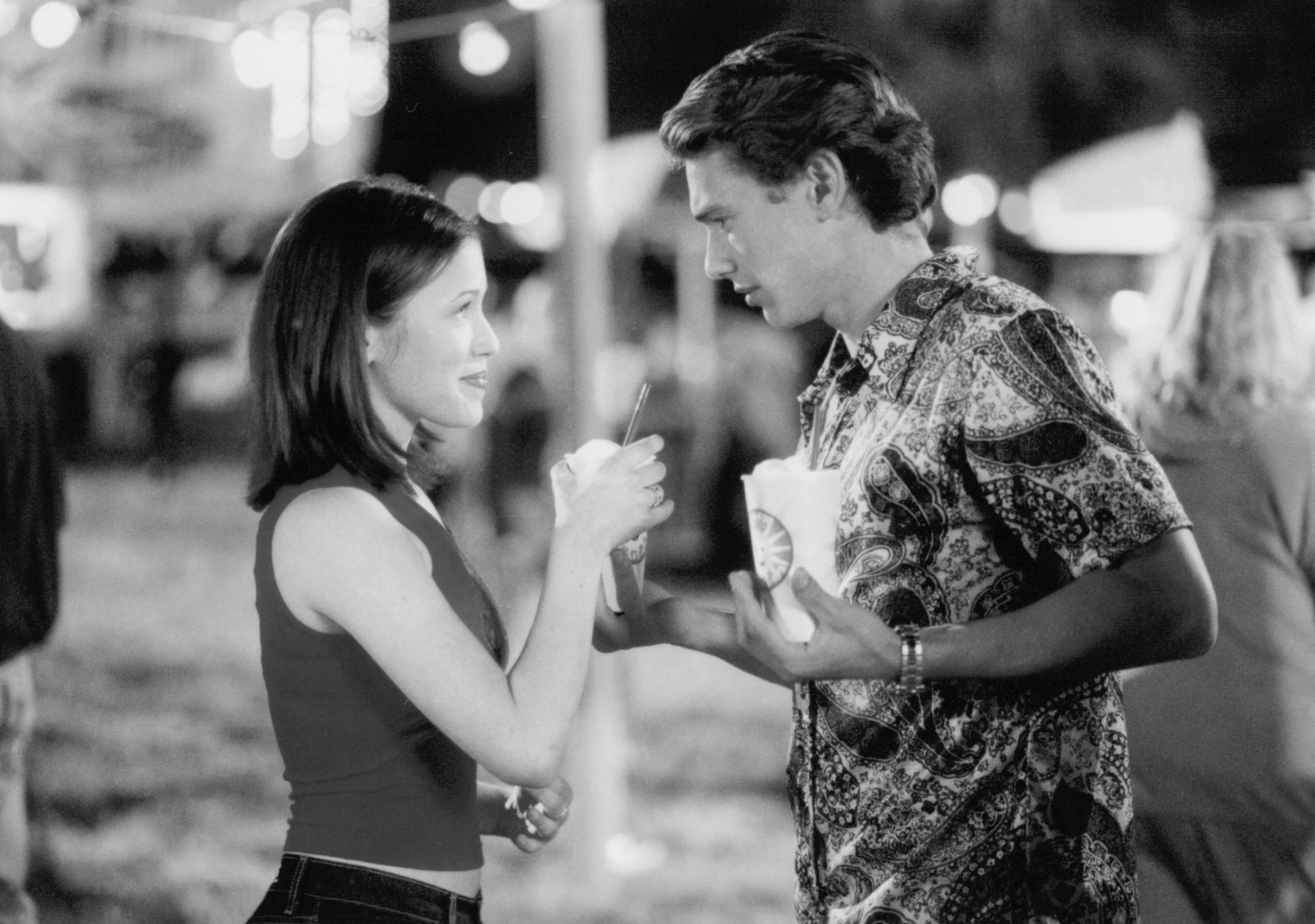 Still of Marla Sokoloff and James Franco in Whatever It Takes (2000)