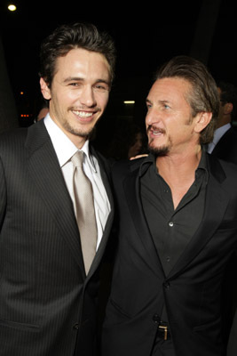Sean Penn and James Franco at event of Milk (2008)