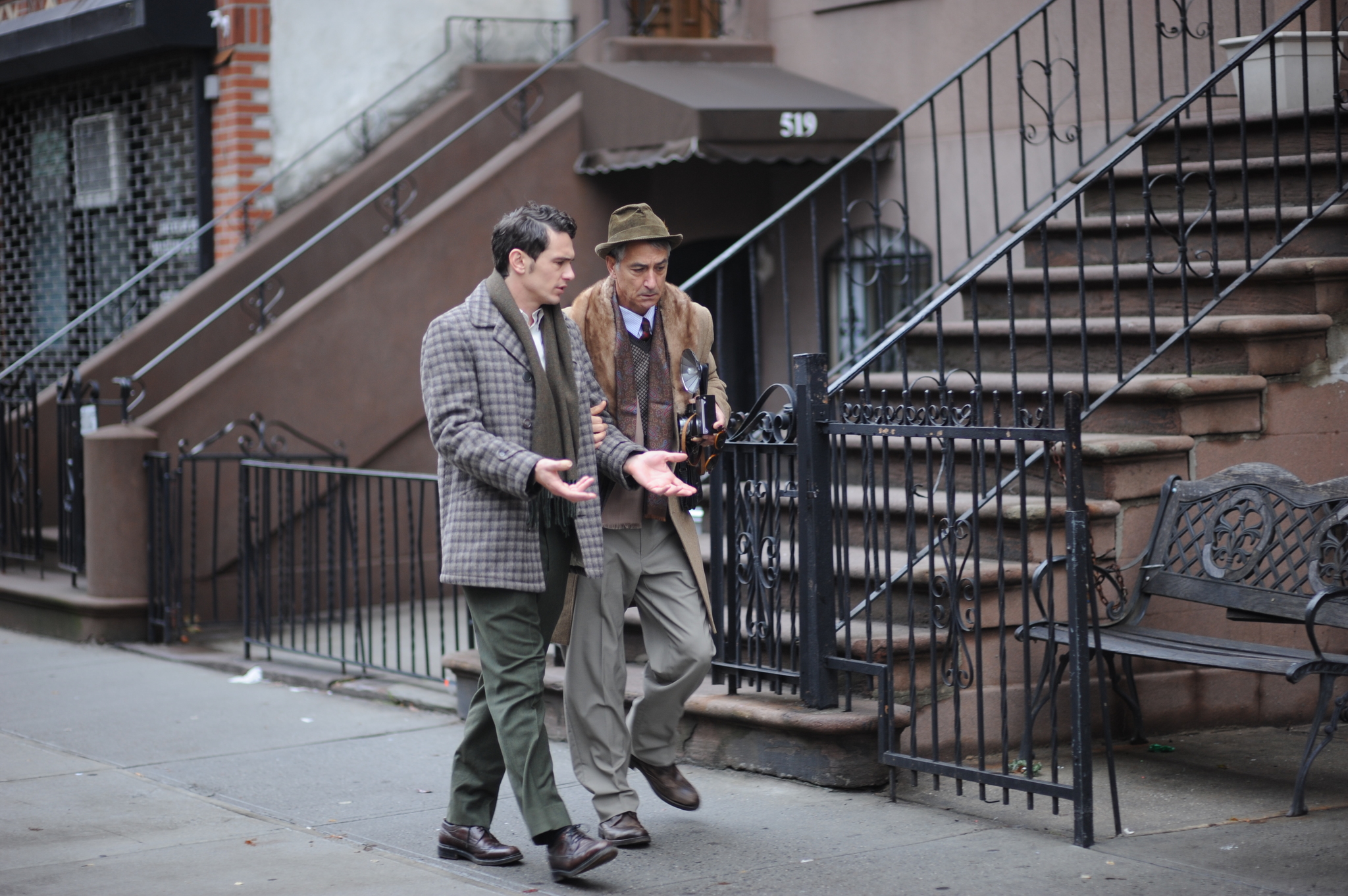 Still of David Strathairn and James Franco in Maladies (2012)