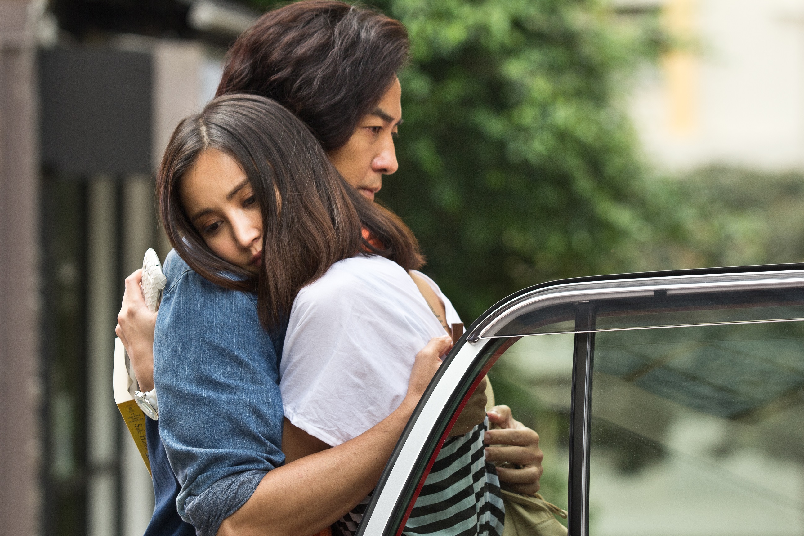 Still of Ekin Cheng and Xinyi Zhang in Wo lao gong m sheng xing (2012)