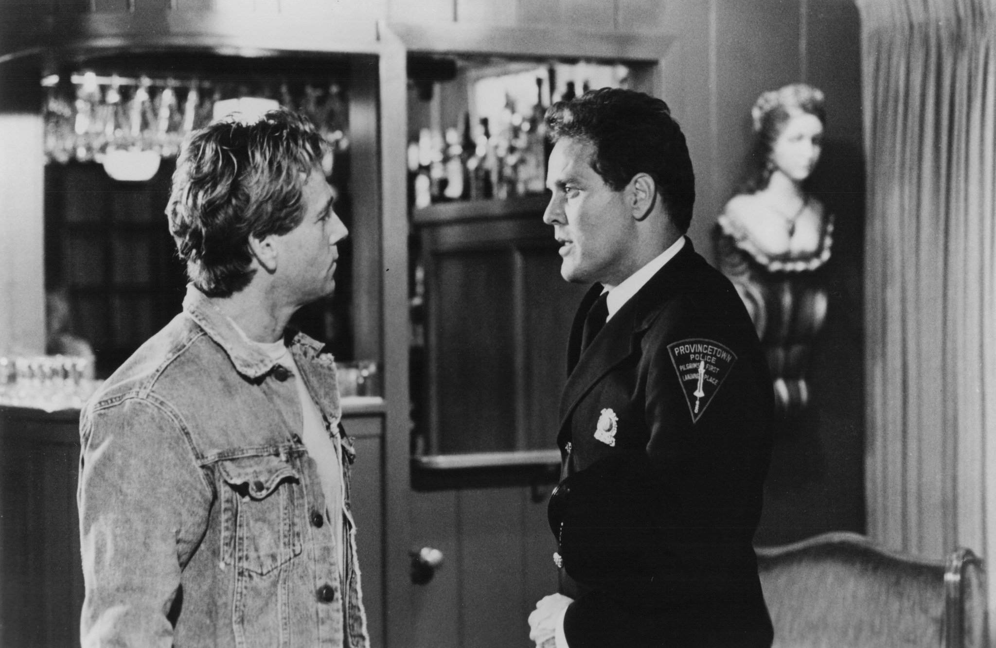 Still of Wings Hauser and Ryan O'Neal in Tough Guys Don't Dance (1987)