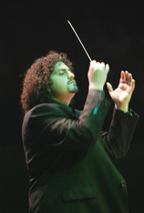 Reuven Herman conducting at the 2008 Berklee Commencement Concert