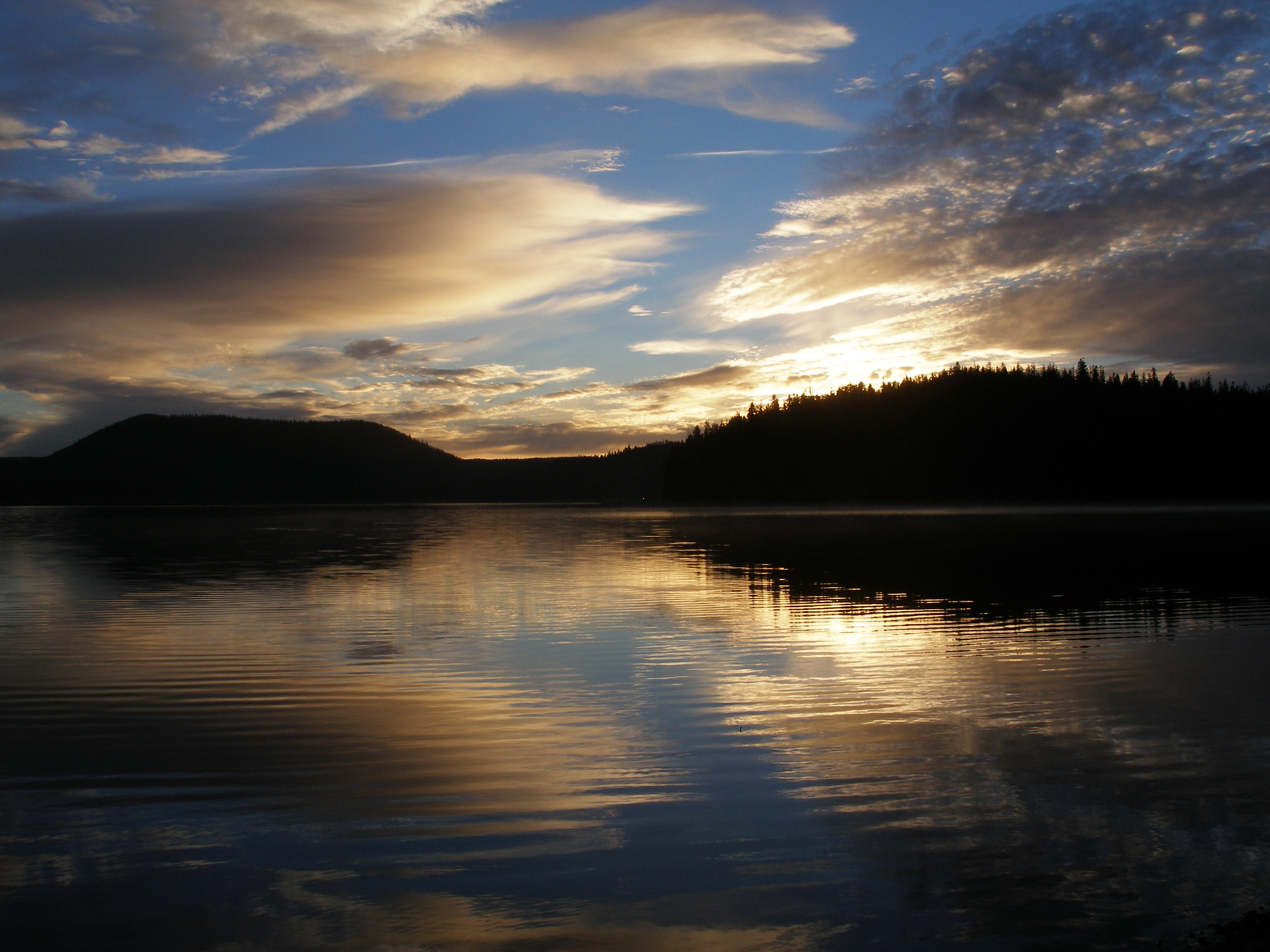 Paulina Lake. Central Oregon. Wild sunrise.