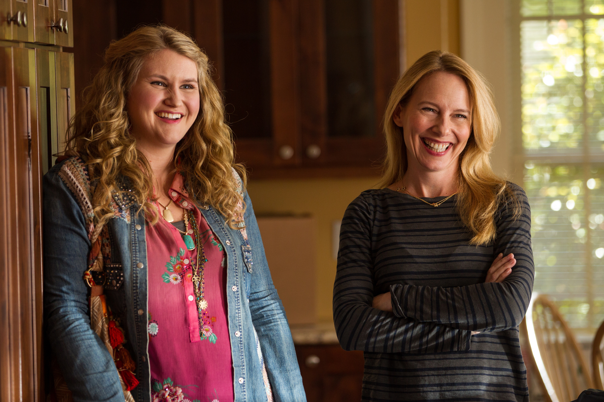 Still of Amy Ryan and Jillian Bell in Goosebumps (2015)