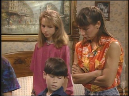 Still of Michael Fishman, Alicia Goranson and Laurie Metcalf in Roseanne (1988)